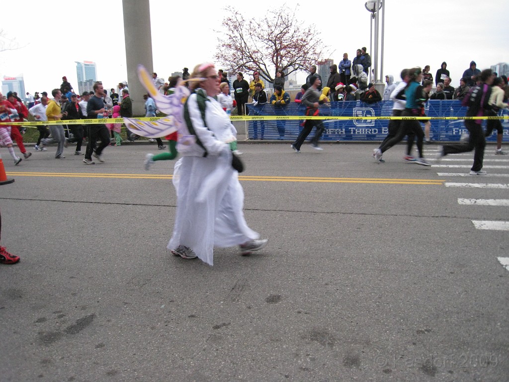 Detroit Turkey Trot 10K 2009 054.jpg - The 2009 Detroit Turkey trot 10K was run on November 29, 2009. A chilly and blustery day. Lots of costumes and racers though, 12400 strong!